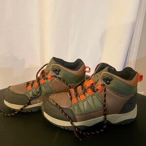 Boys hiking boots size 1